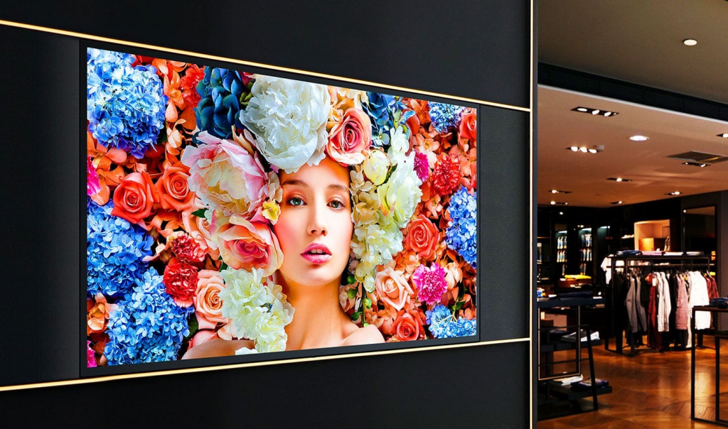 Профессиональный дисплей Samsung серии QMR - работа 24/7 в качестве UHD